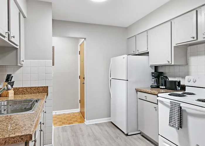 Cozy 1Br Escape, Walk To Dining & Attractions - Oakdale 204 *
